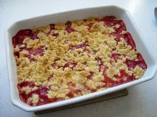 Strawberry and rhubarb crumble : etape 25