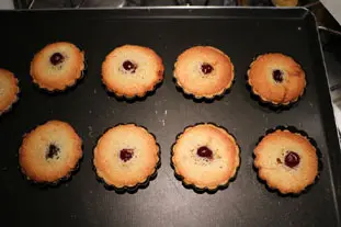 Mini almond-morello tarts : etape 25
