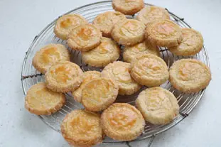Diamond biscuits