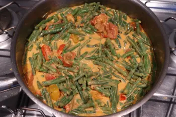 Green beans with tomato cream sauce