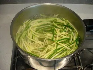 Tagliatelle and courgette spaghetti, carbonara style : etape 25