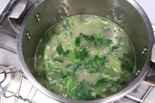 Super-green, super-thrifty soup : etape 25