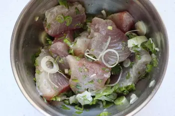 Marinated tuna and cabbage