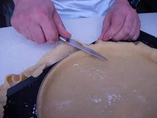 How to roll out pastry for a tart