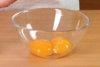 jaunes d’œufs huilés pour le frigo