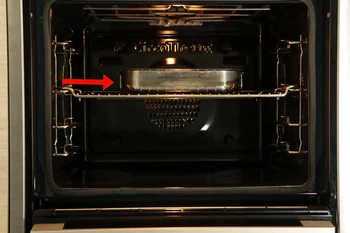 au milieu dans le four