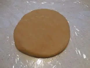 Pastry in flattish cake