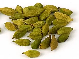 Green cardamoms beans