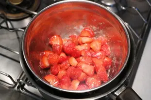 Clear strawberry juice : Photo of step #3