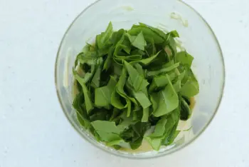 Sorrel mayonnaise : Stage 4