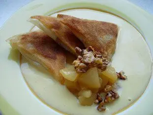 Pears and caramelised walnut samosas 