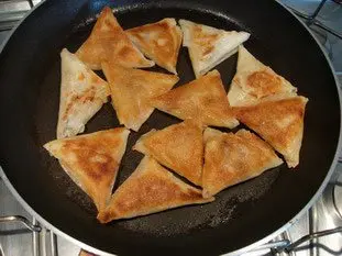 Pears and caramelised walnut samosas  : Photo of step #16