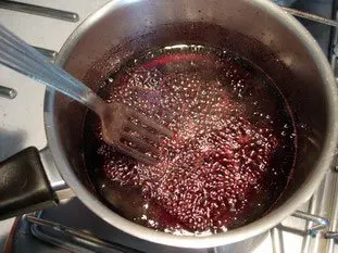 Pears in red wine with blackcurrant 