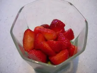 Strawberries with mint and cream : Photo of step #6