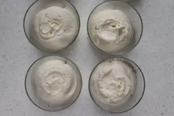 Crunchy blackcurrant and mascarpone cream verrine : etape 25