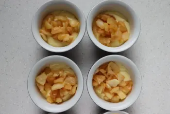 Ramekins with almonds, apples and lemon