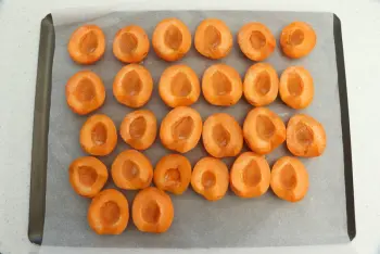 Roasted Apricots with Verbena : Stage 1