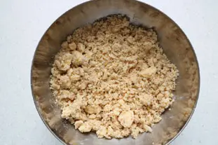 Autumn apple and plum crumble pie : Photo of step #4