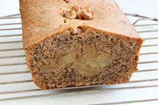 Caramelized apple and walnut cake