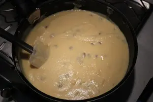Caramel semolina pudding with raisins