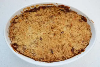 Apple and whisky crumble