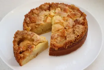 Antoinette's caramelized apple cake