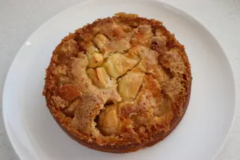 Antoinette's caramelized apple cake