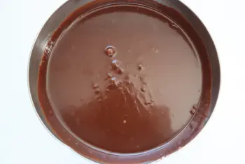 Chocolate-chestnut cream cake : Stage 5