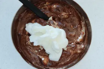 Chocolate-chestnut cream cake : Stage 7