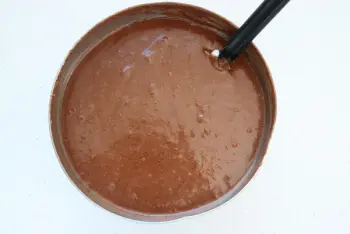 Chocolate-chestnut cream cake : Stage 8