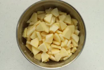 Apple madeleine cake : Stage 1