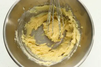 Apple madeleine cake : Stage 3