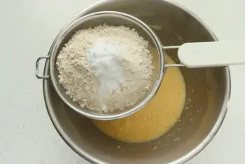 Apple madeleine cake : Stage 5