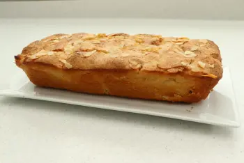 Soft apple and almond cake : Stage 16