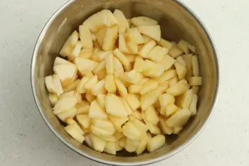 Soft apple and almond cake : Stage 8