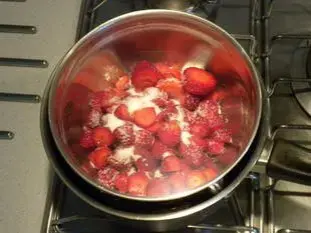 Fraisier (French strawberry cake)