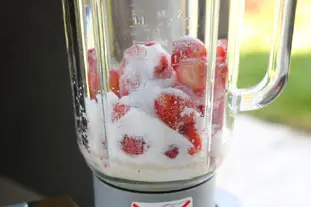Frozen cottage cheese with strawberries