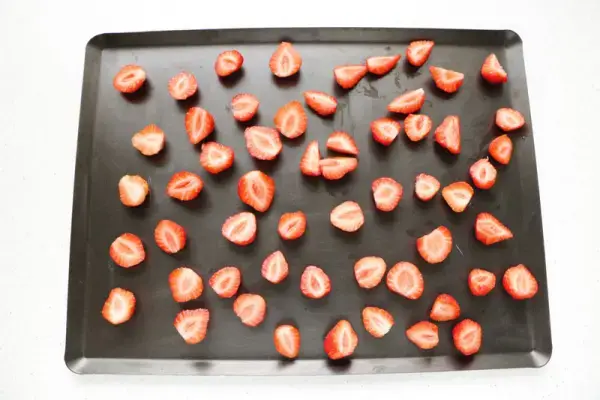 Frozen cottage cheese with strawberries