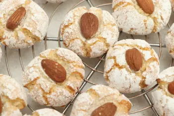 Amaretti almonds and lemon