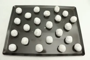 Amaretti almonds and lemon : Stage 10