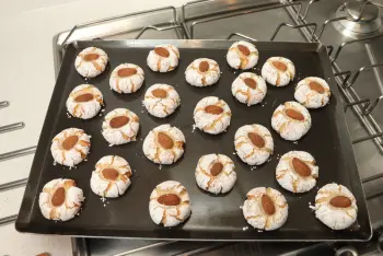 Amaretti almonds and lemon : Stage 13