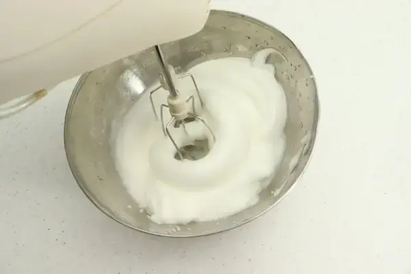 Amaretti almonds and lemon