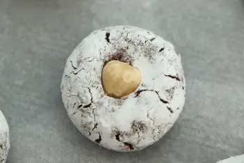 Hazelnut and cocoa amaretti : Stage 11