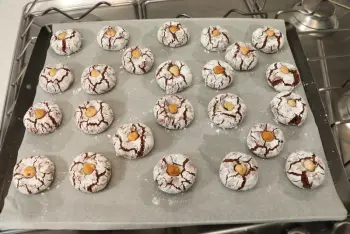 Hazelnut and cocoa amaretti : Stage 13