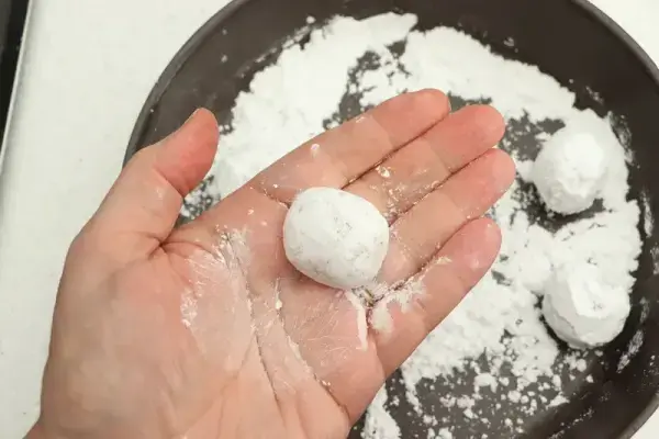 Hazelnut and cocoa amaretti