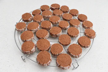 Melt-in-your-mouth chocolate shortbread cookies : Photo of step #26