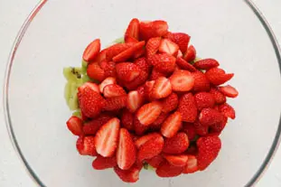 Strawberry and kiwi fruit salad : Photo of step #2