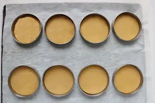 Little blackcurrant and vineyard peach sablé tarts  : Photo of step #5