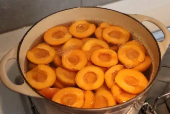 Shortbread tart with sweet apricots and rosemary