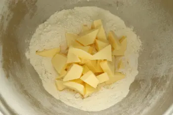 Shortbread tart with sweet apricots and rosemary : Photo of step #26